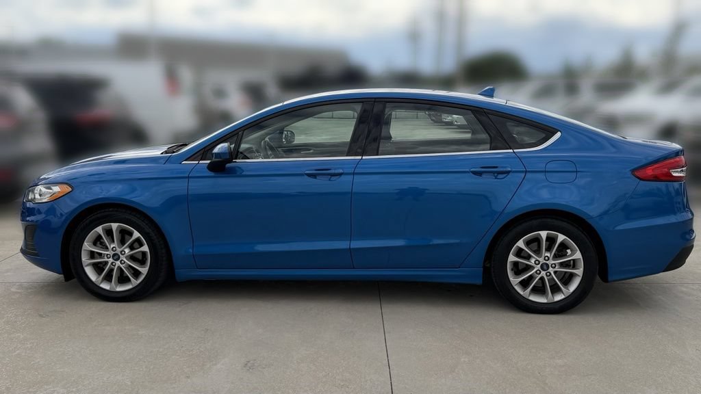 Used 2019 Ford Fusion SE FWD image 2