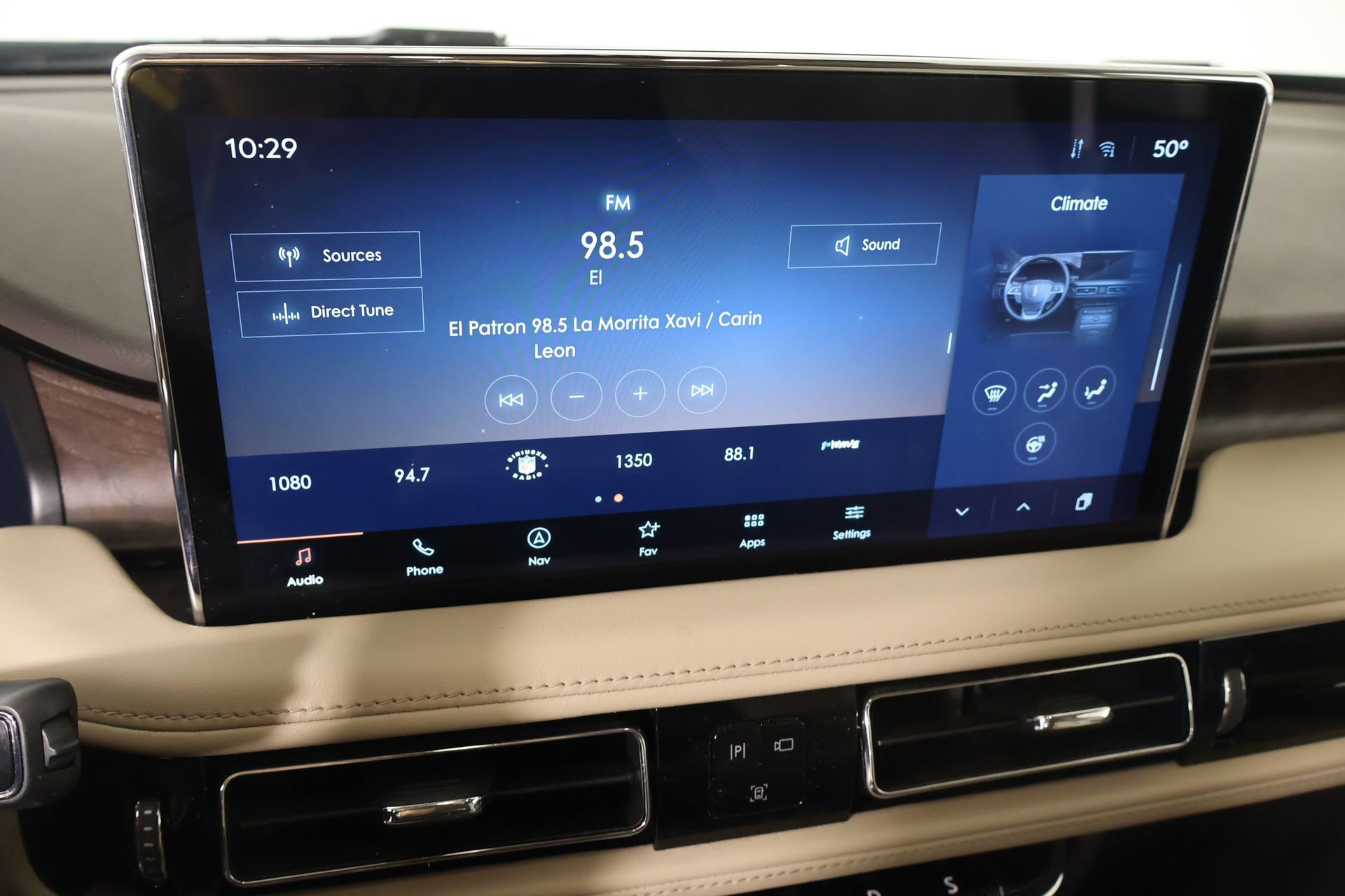 Used 2022 Lincoln Nautilus Reserve image 5