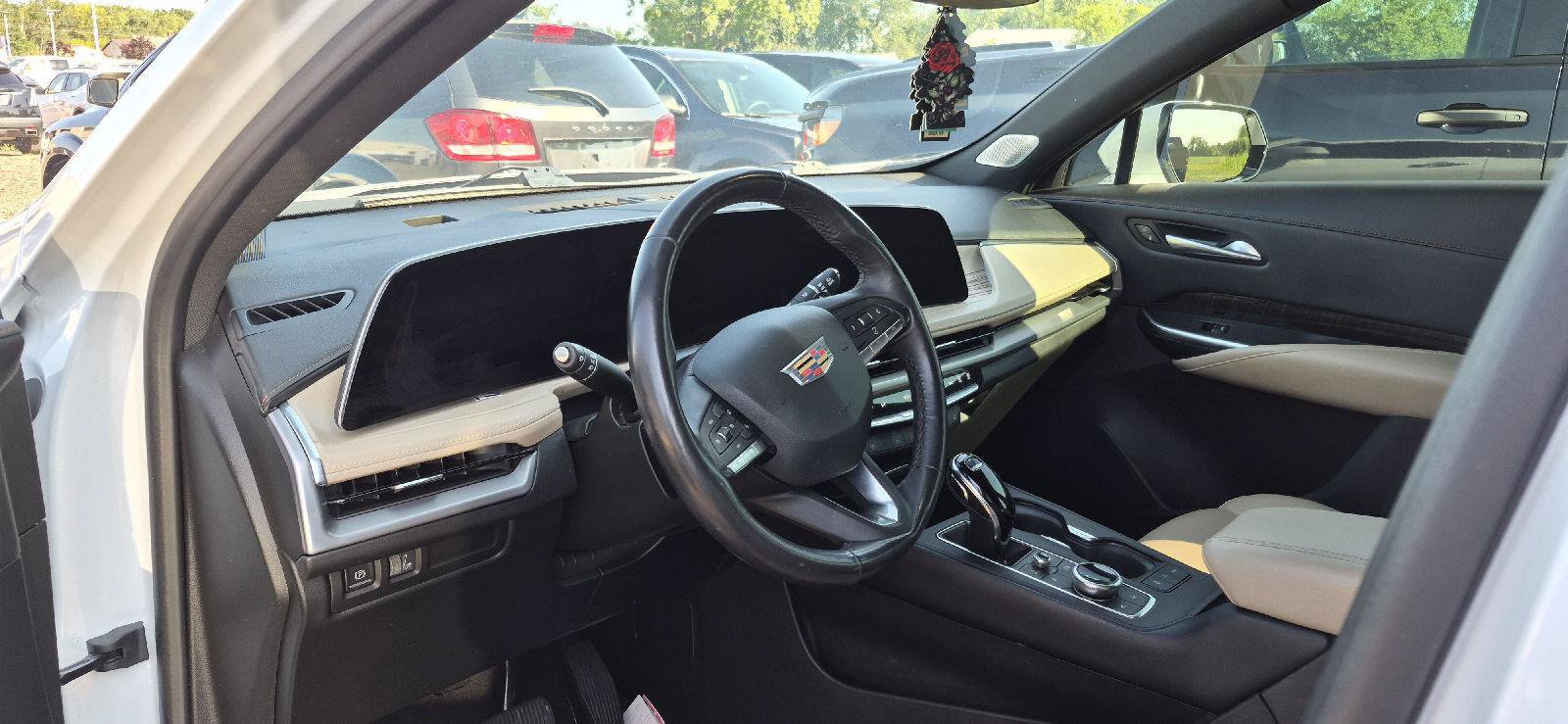 Used 2024 Cadillac XT4 Premium Luxury AWD/4WD image 8