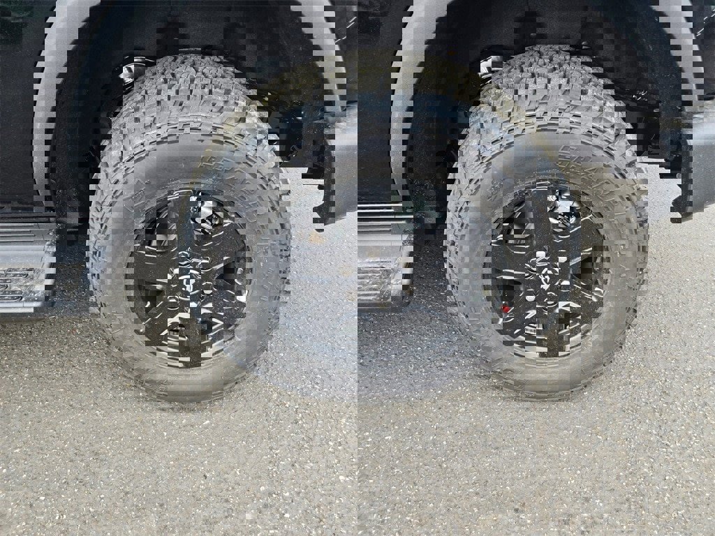 New 2025 Ford Bronco Outer Banks w/ Black Appearance Package image 9