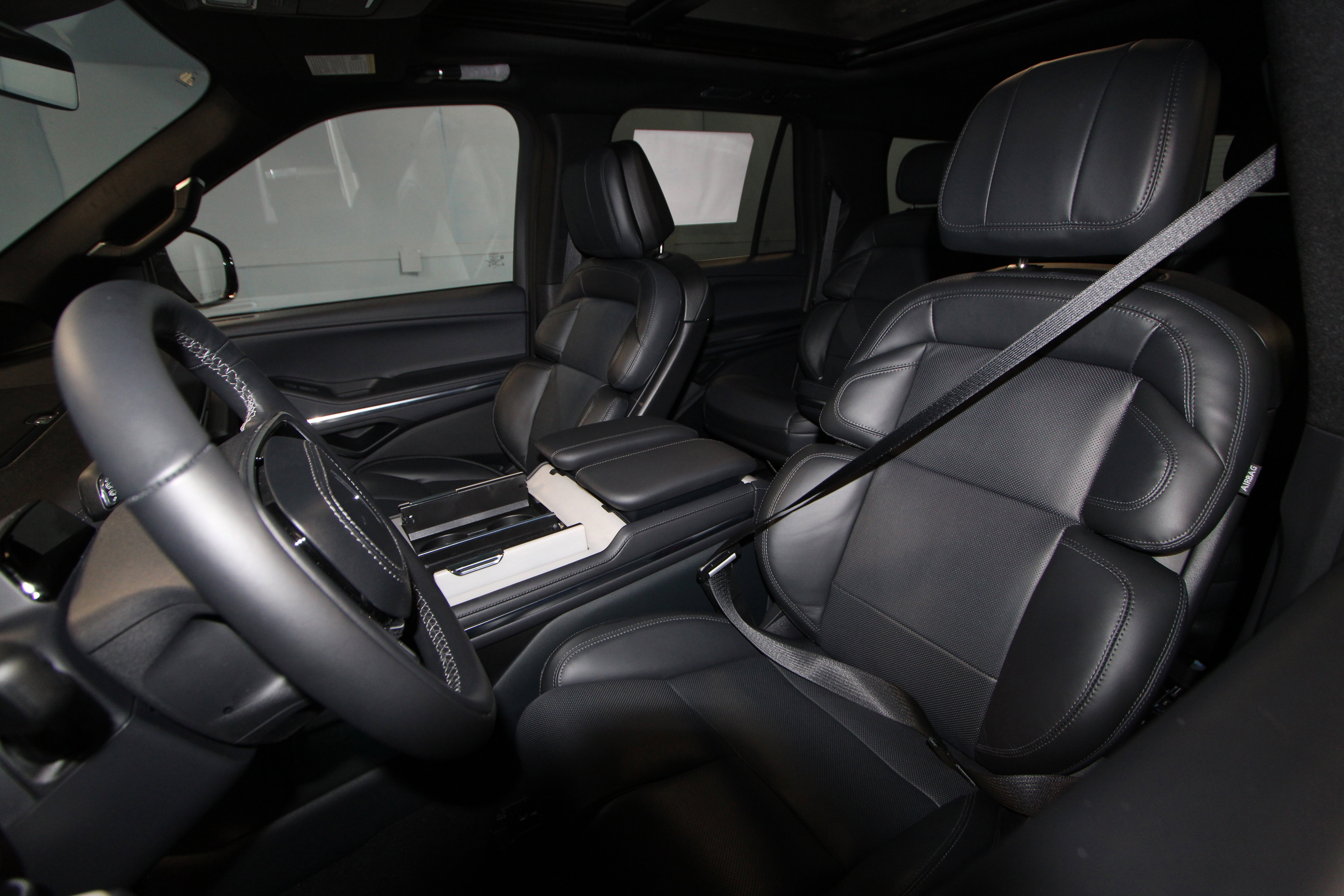 New 2026 Lincoln Navigator L Reserve w/ Jet Appearance Package image 3