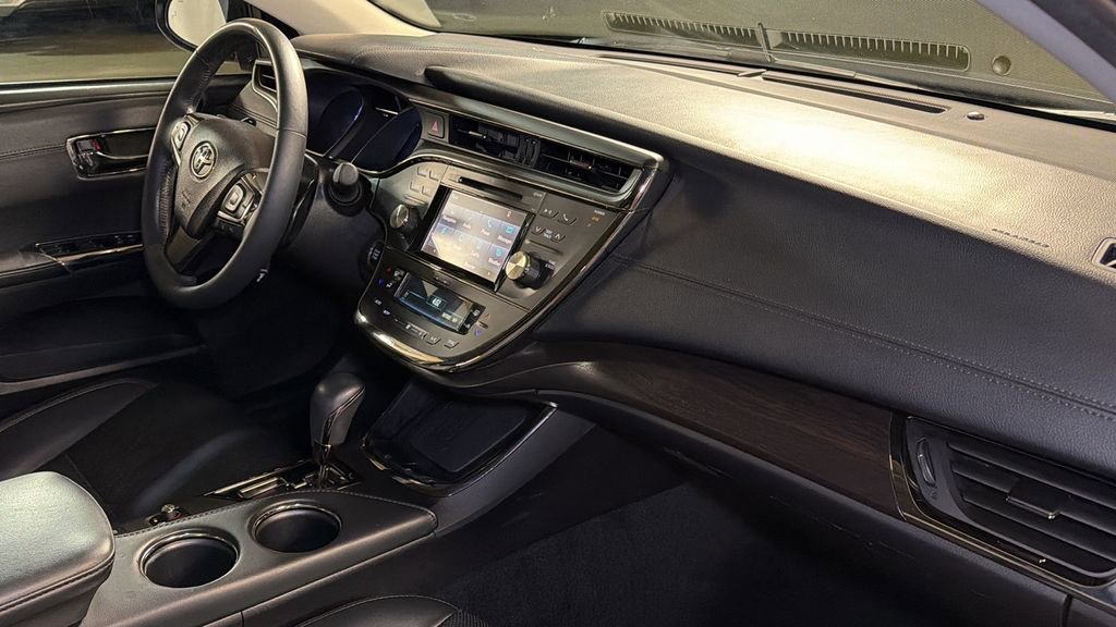 Used 2016 Toyota Avalon Limited image 10