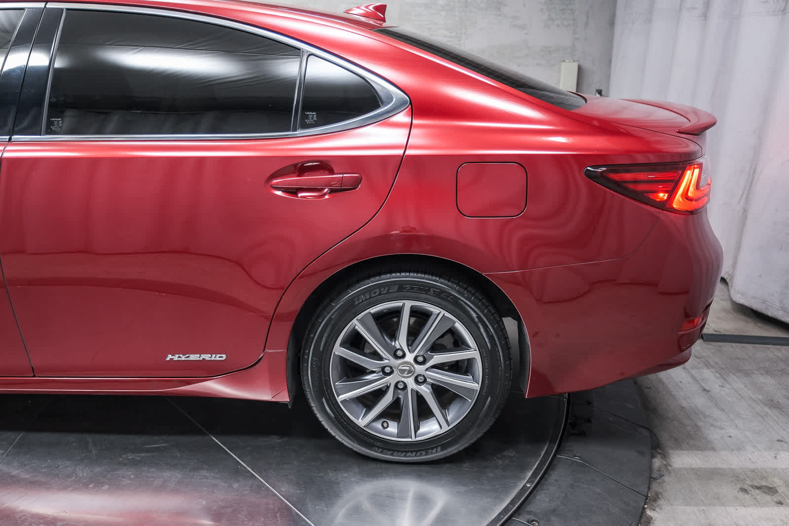Used 2018 Lexus ES 300h w/ Navigation Package FWD image 8