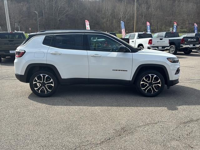 Used 2022 Jeep Compass Limited AWD/4WD image 2