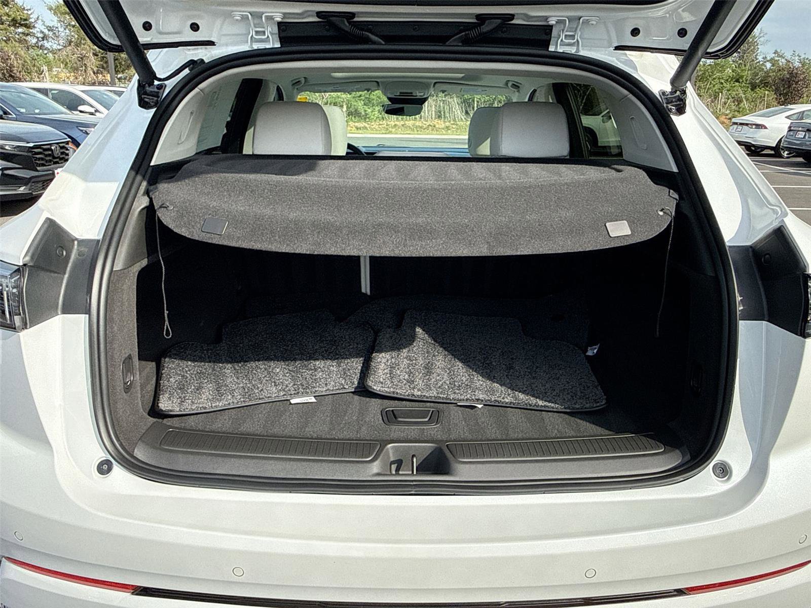 Used 2024 Buick Envision Avenir image 17