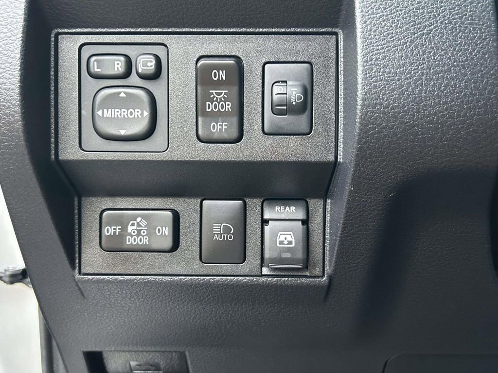 Used 2018 Toyota Tundra Platinum AWD/4WD image 19