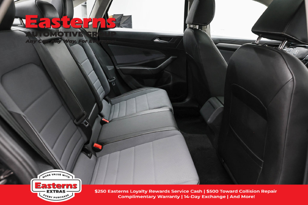 Used 2025 Volkswagen Jetta SE FWD image 23