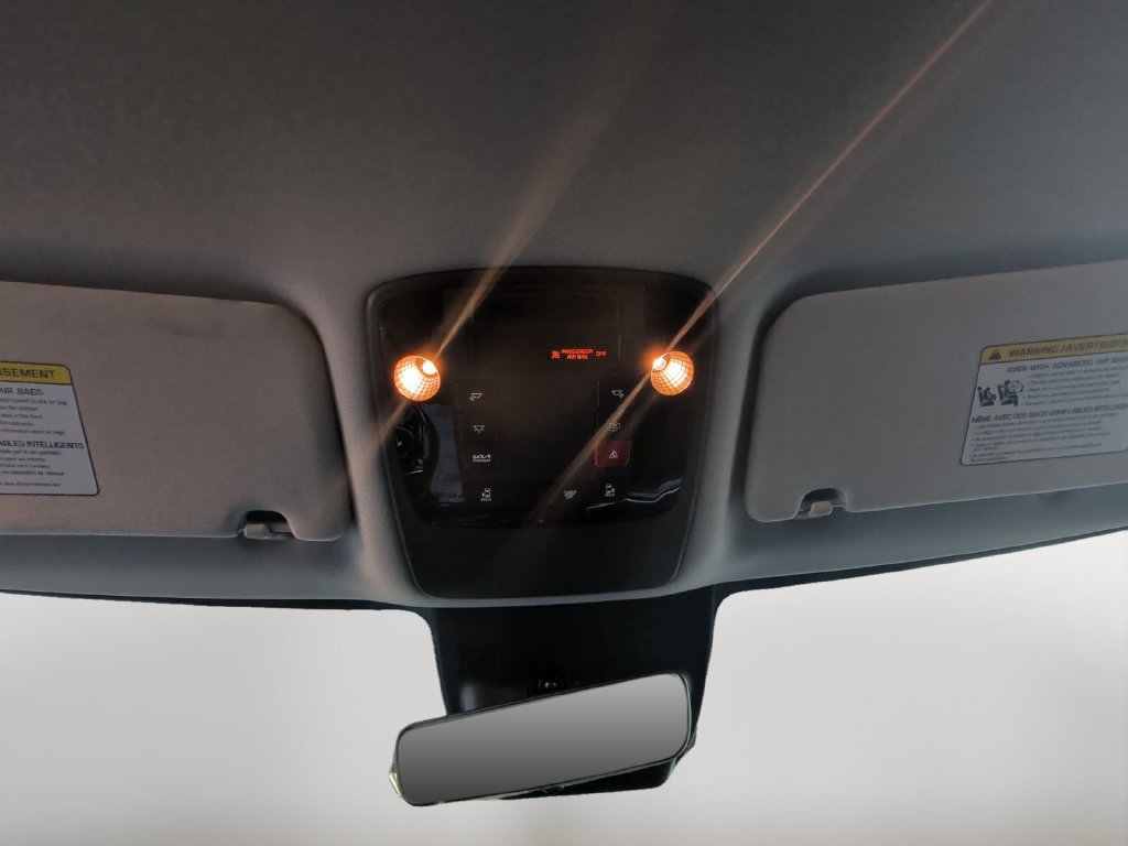 Used 2025 Kia Carnival FWD image 17