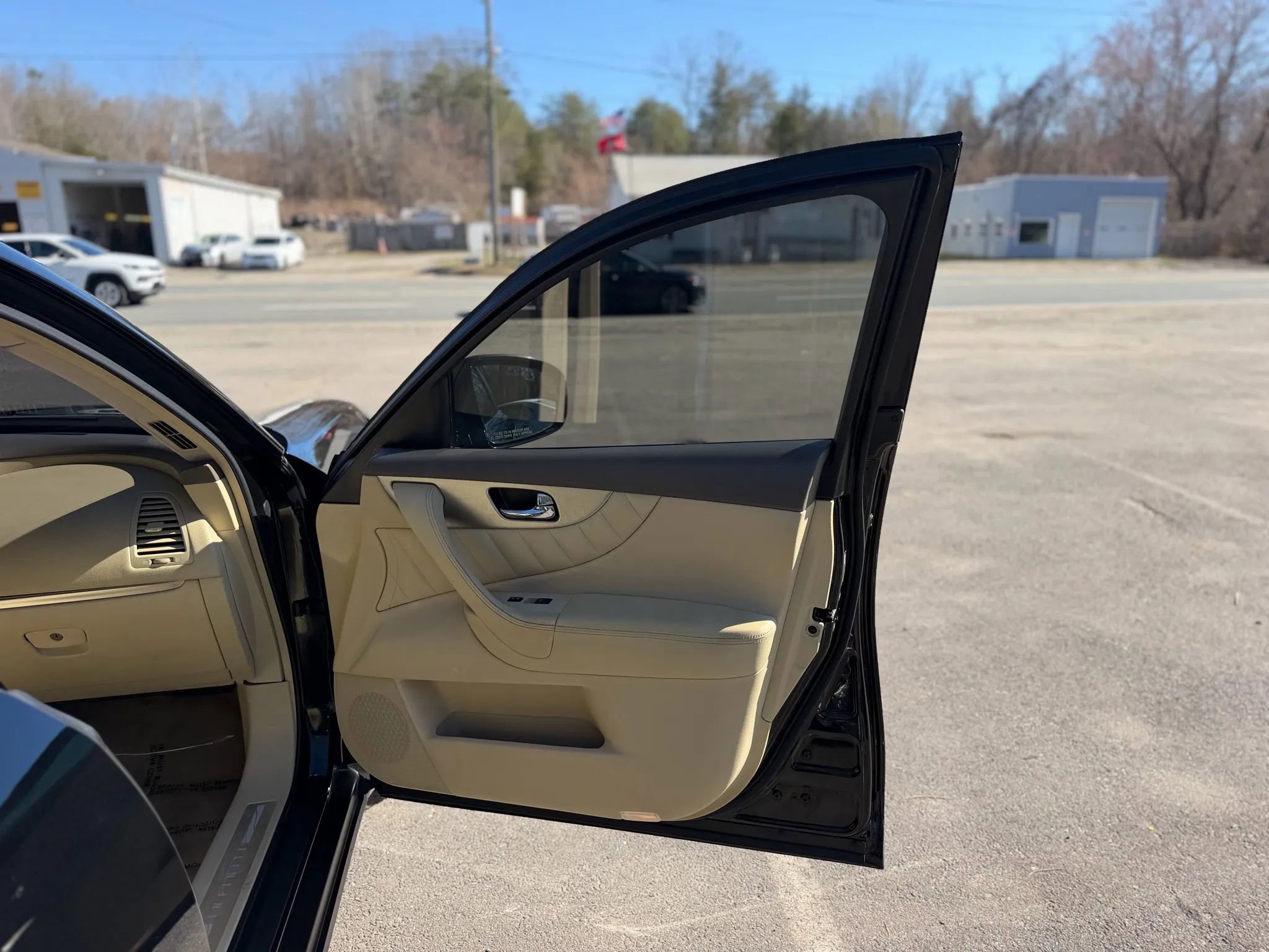 Used 2014 INFINITI QX70 3.7 Sport Utility 4D w/ Premium Package image 14