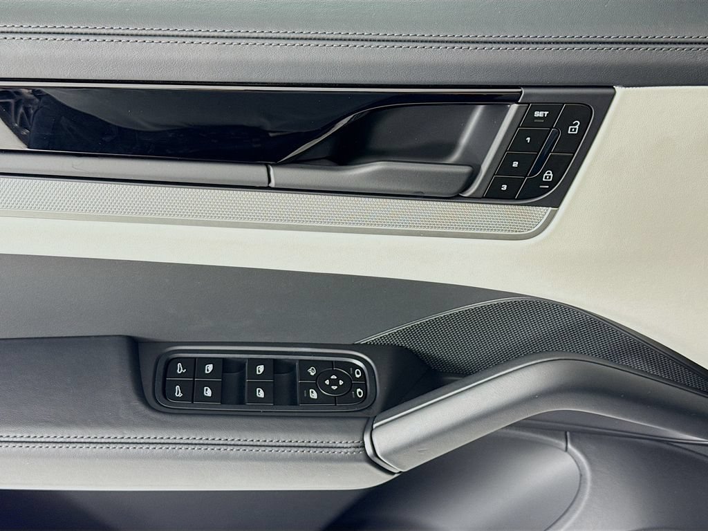 New 2026 Porsche Cayenne Coupe AWD/4WD image 11