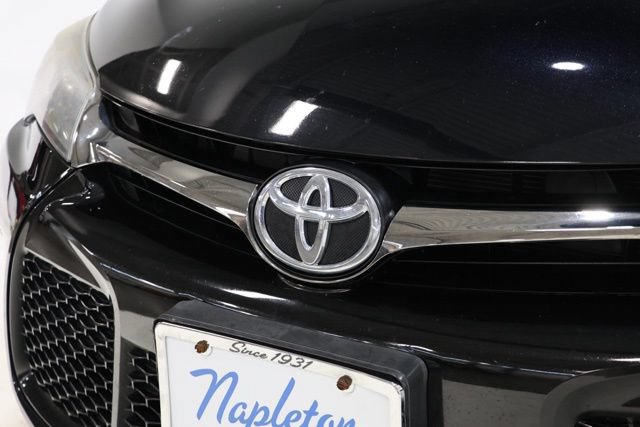 Used 2016 Toyota Camry SE w/ Moonroof Package FWD image 10