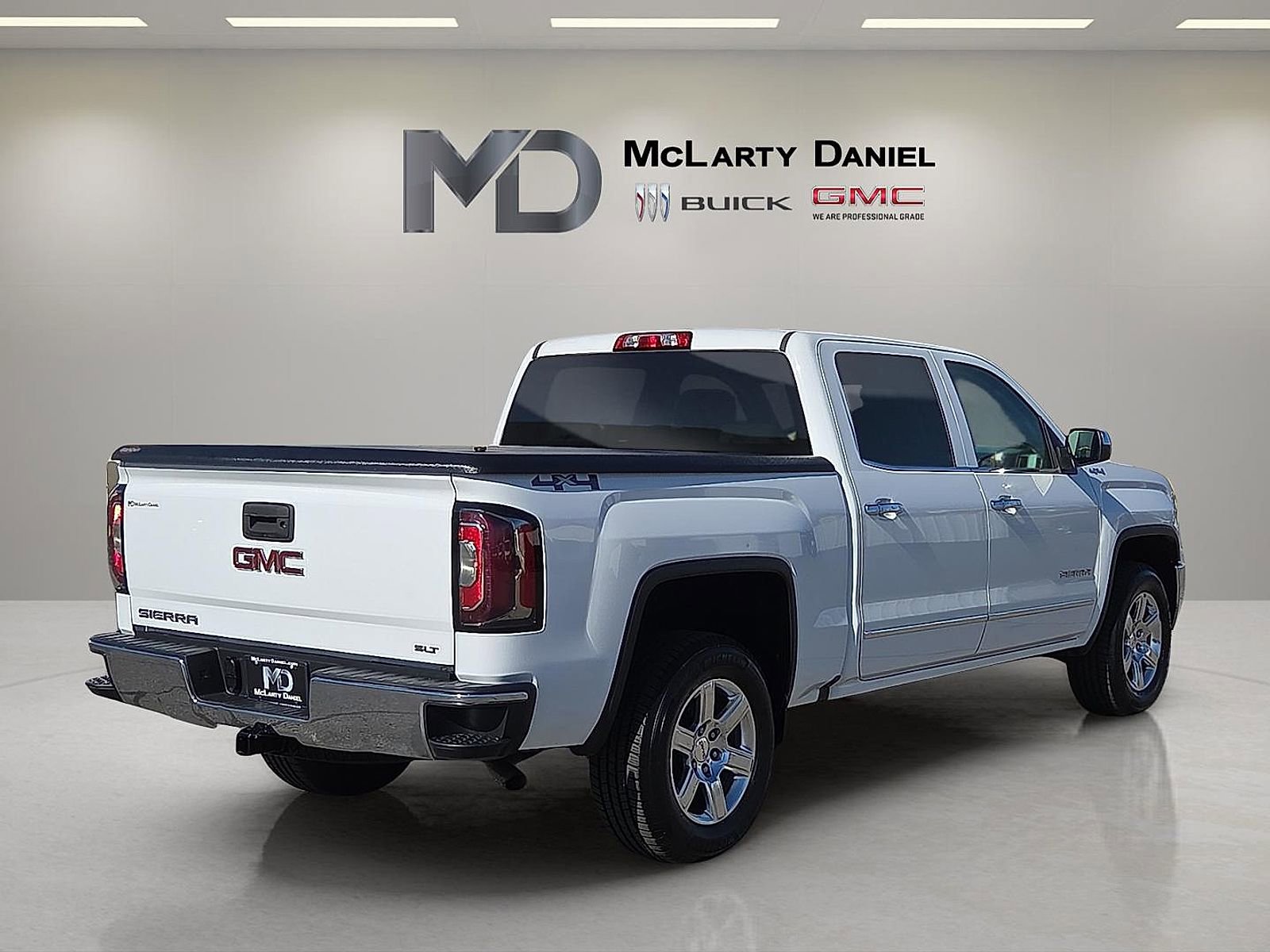 Certified 2017 GMC Sierra 1500 SLT image 5