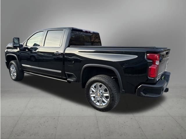 Certified 2024 Chevrolet Silverado 3500 High Country w/ High Country Premium Package AWD/4WD image 3