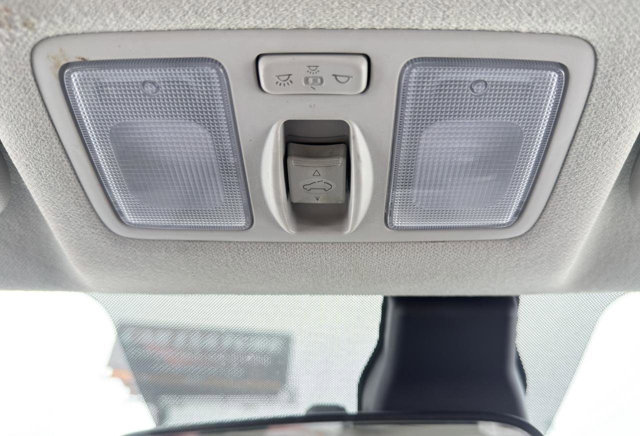 Used 2024 Hyundai Venue SEL FWD image 40