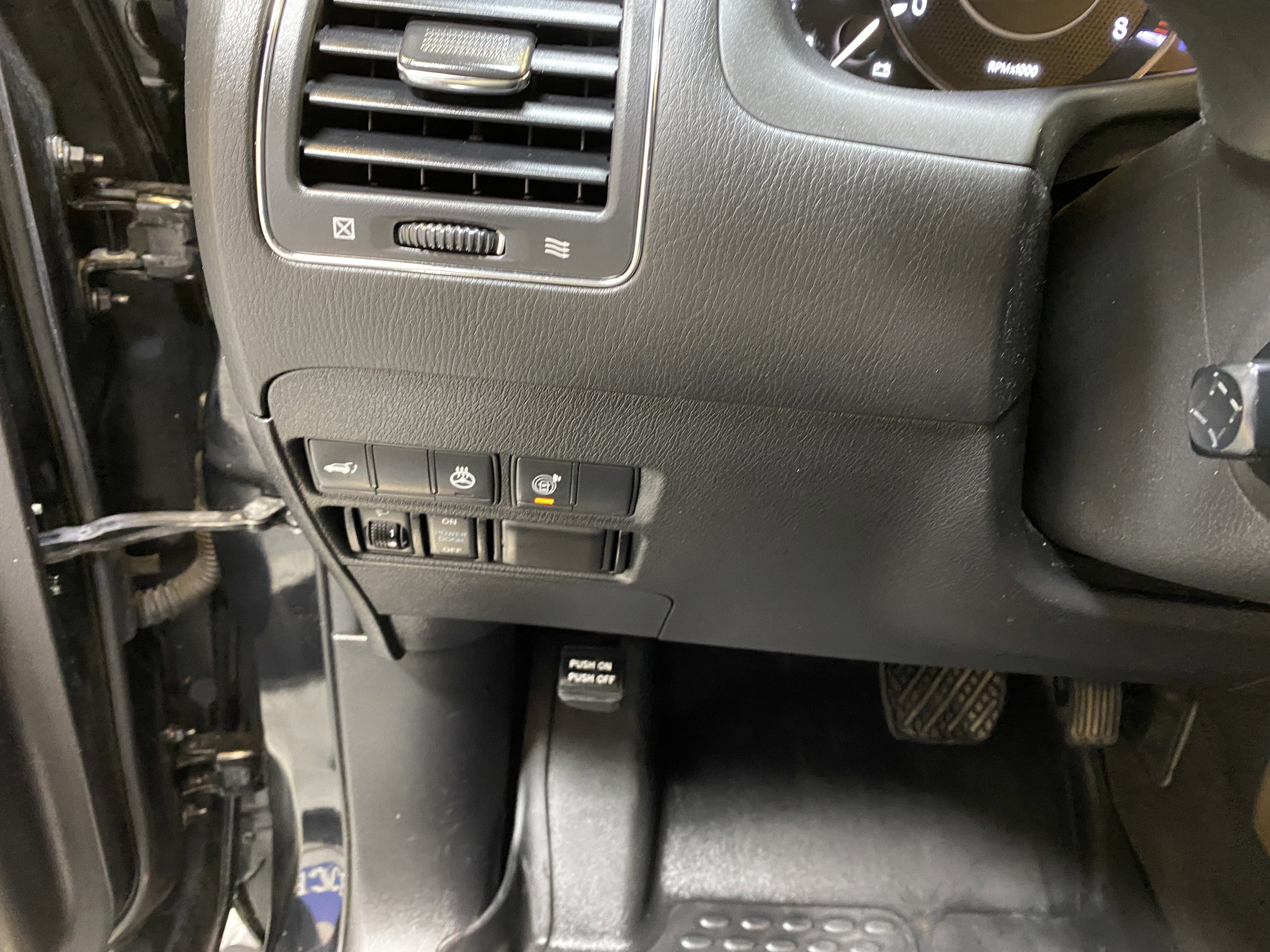 Used 2018 Nissan Armada Platinum w/ Captain Seat Package image 38