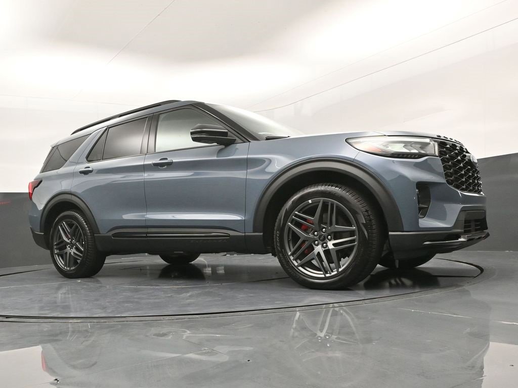 Used 2025 Ford Explorer ST w/ Sun And Sound Package image 33