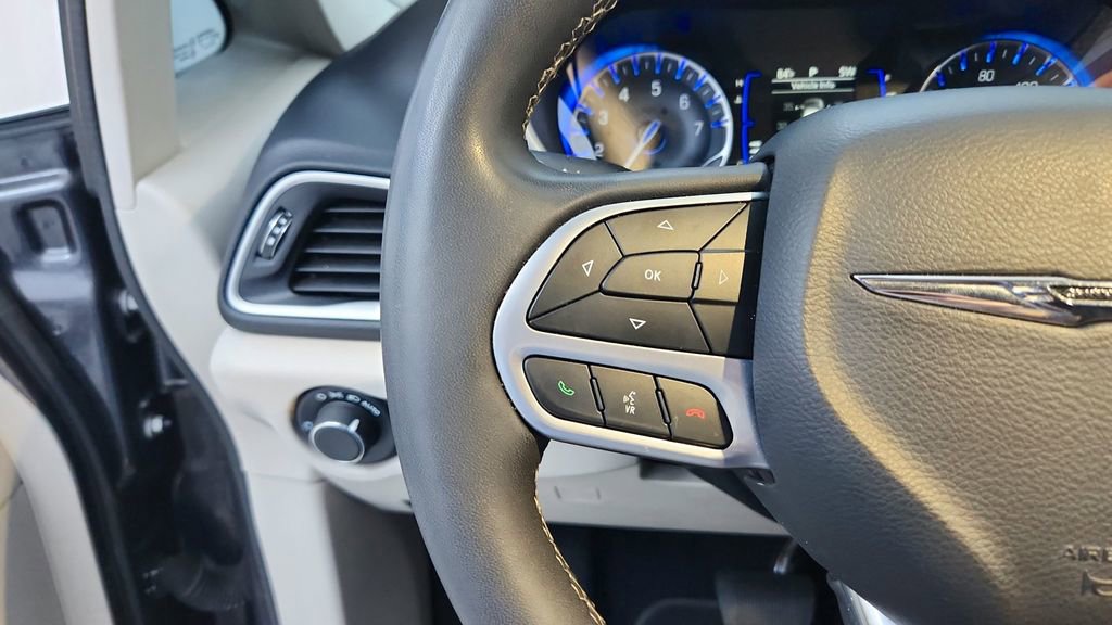 Used 2023 Chrysler Voyager LX image 19