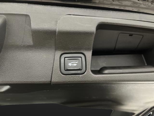 Used 2022 GMC Acadia SLE w/ Driver Convenience Package image 15