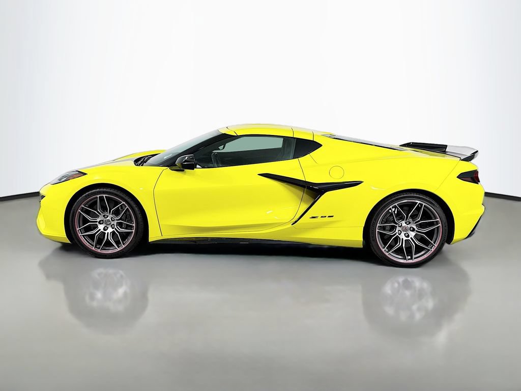 Used 2023 Chevrolet Corvette Z06 w/ Stealth Interior Trim Package RWD image 9