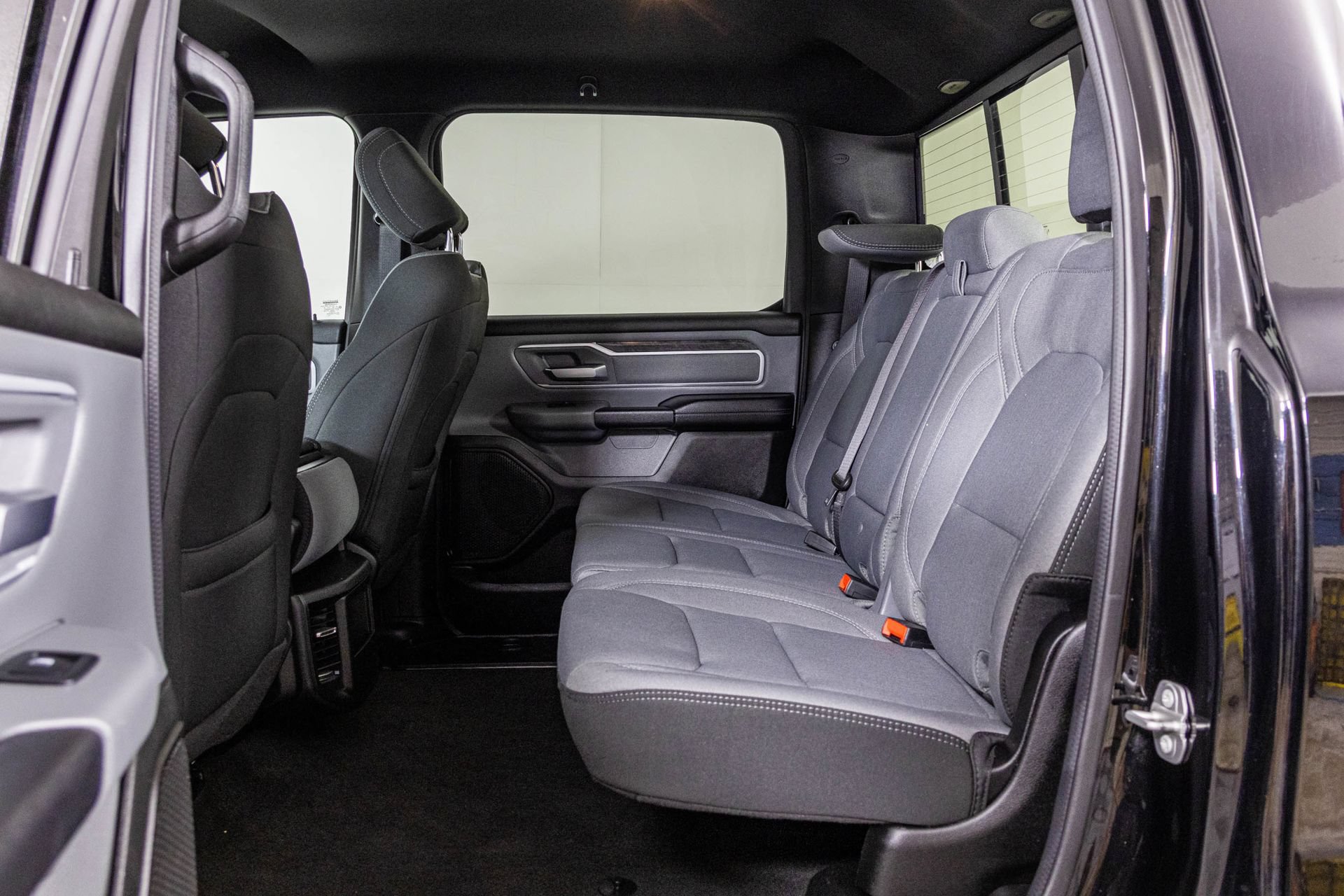 Used 2023 RAM 1500 Big Horn AWD/4WD image 40