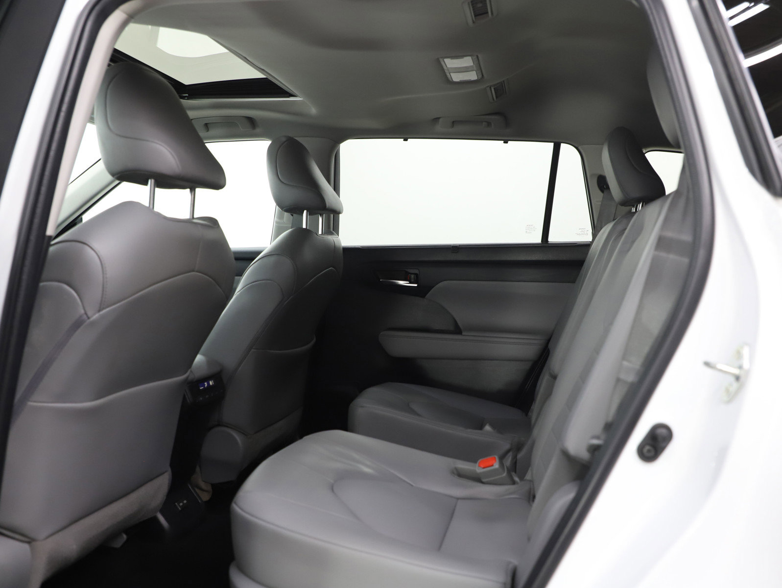 Used 2022 Toyota Highlander XLE image 20