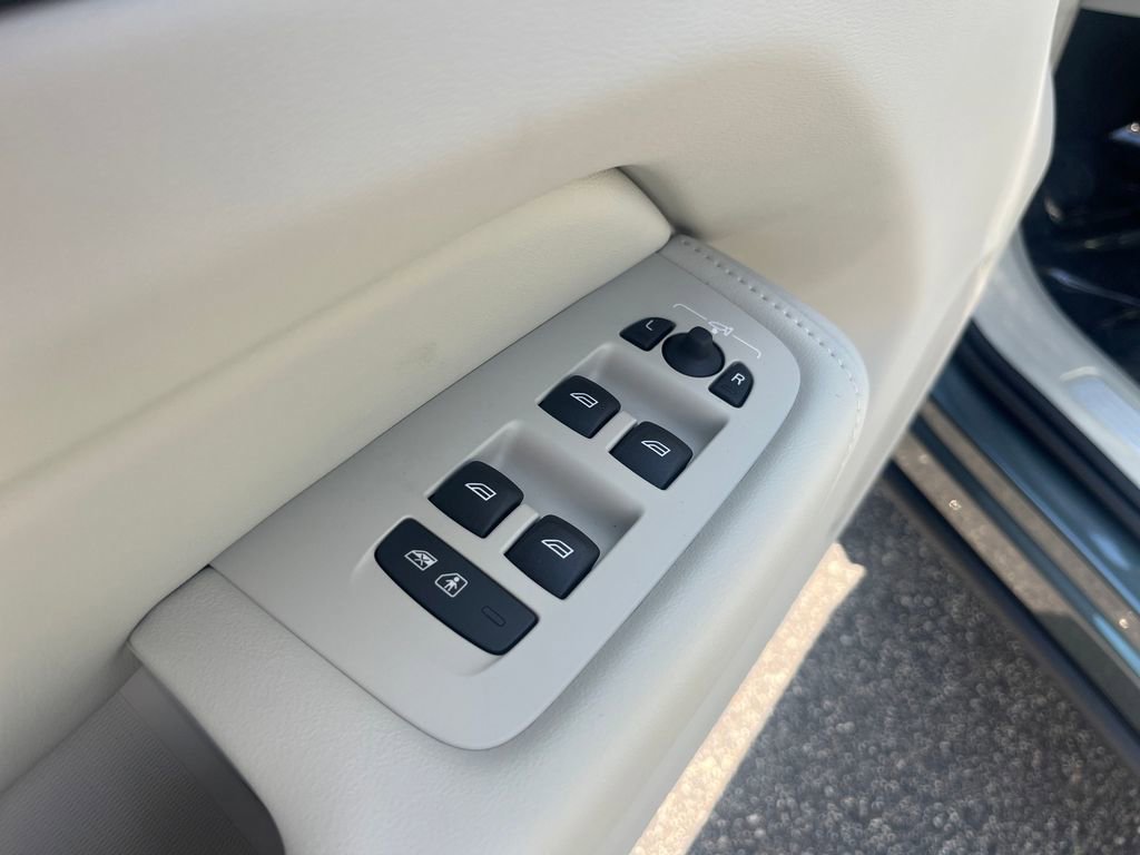 New 2026 Volvo XC60 T8 Ultra image 13