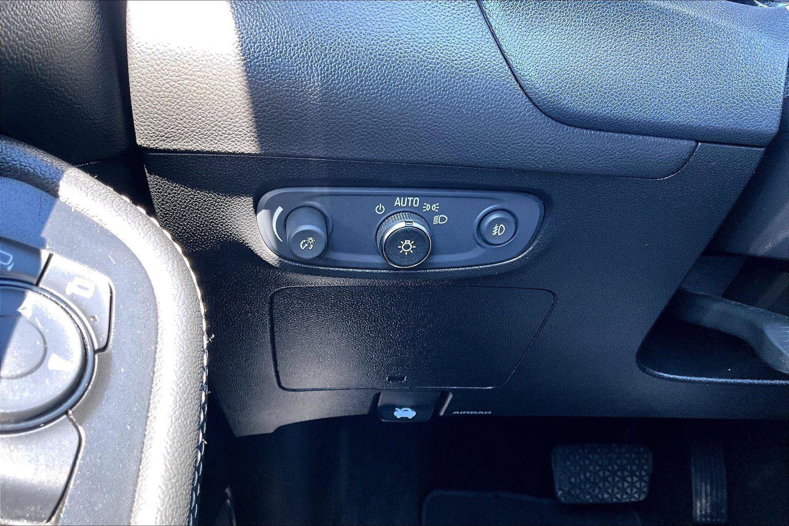 Used 2021 Buick Encore GX Select FWD image 37