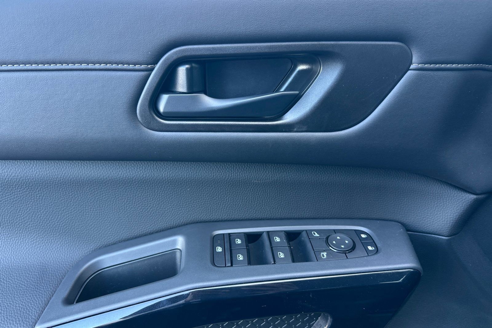 New 2026 Nissan Pathfinder SV w/ Cargo Package image 8