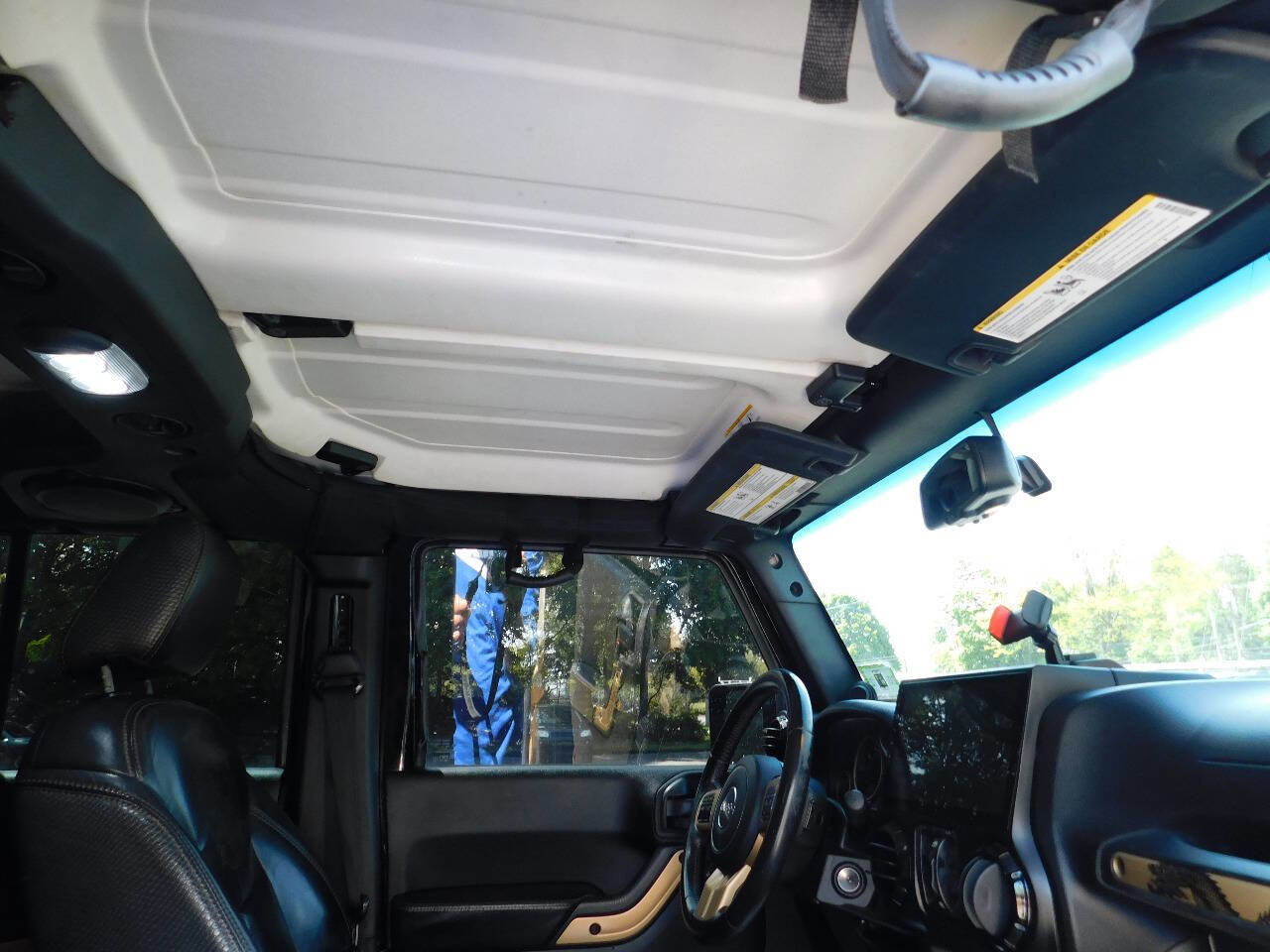 Used 2014 Jeep Wrangler Unlimited Sahara image 21