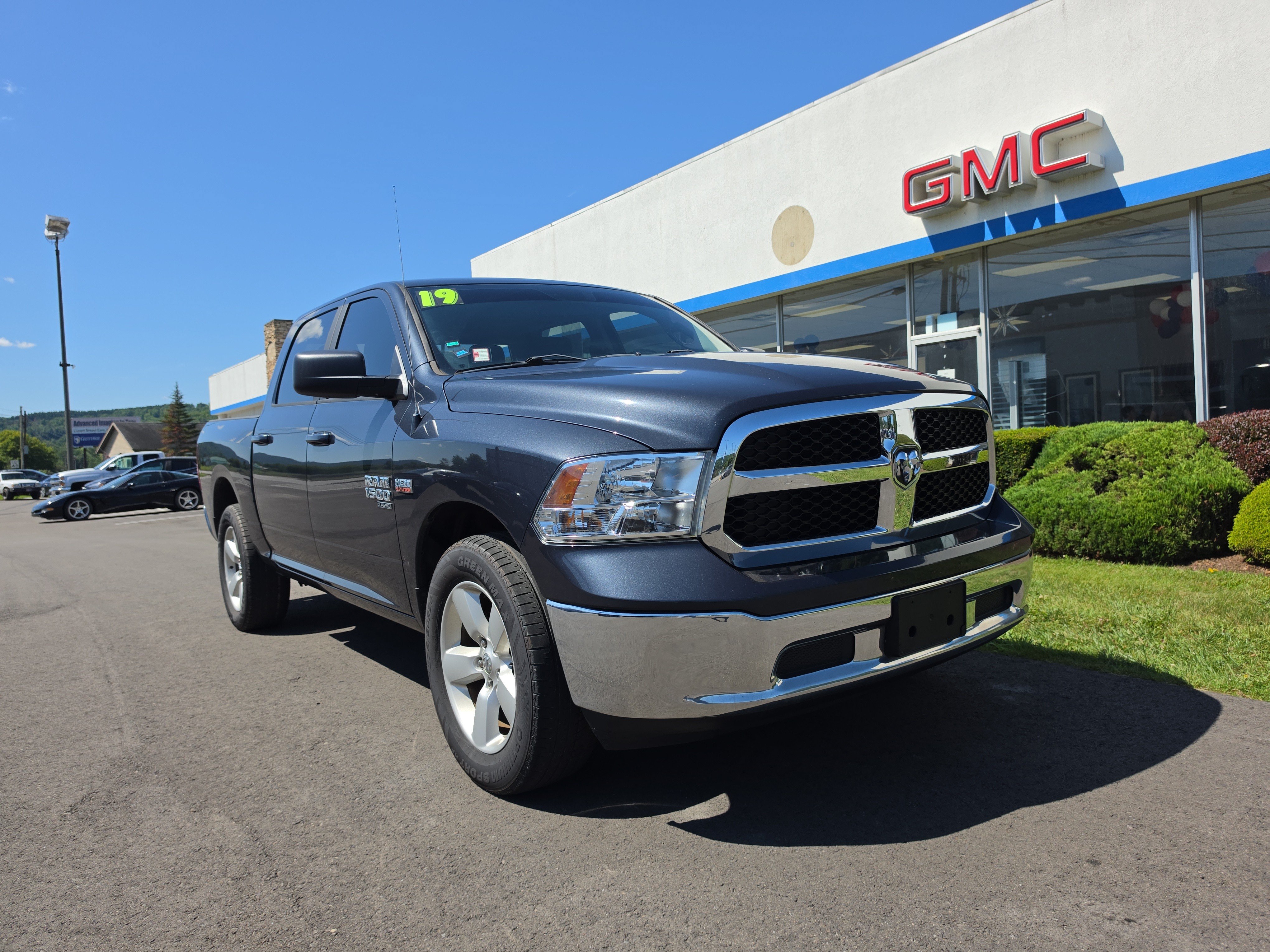 Used 2019 RAM 1500 Classic SLT AWD/4WD image 1