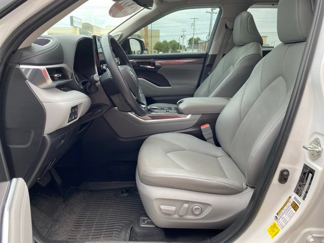 Certified 2022 Toyota Highlander Limited AWD/4WD image 16