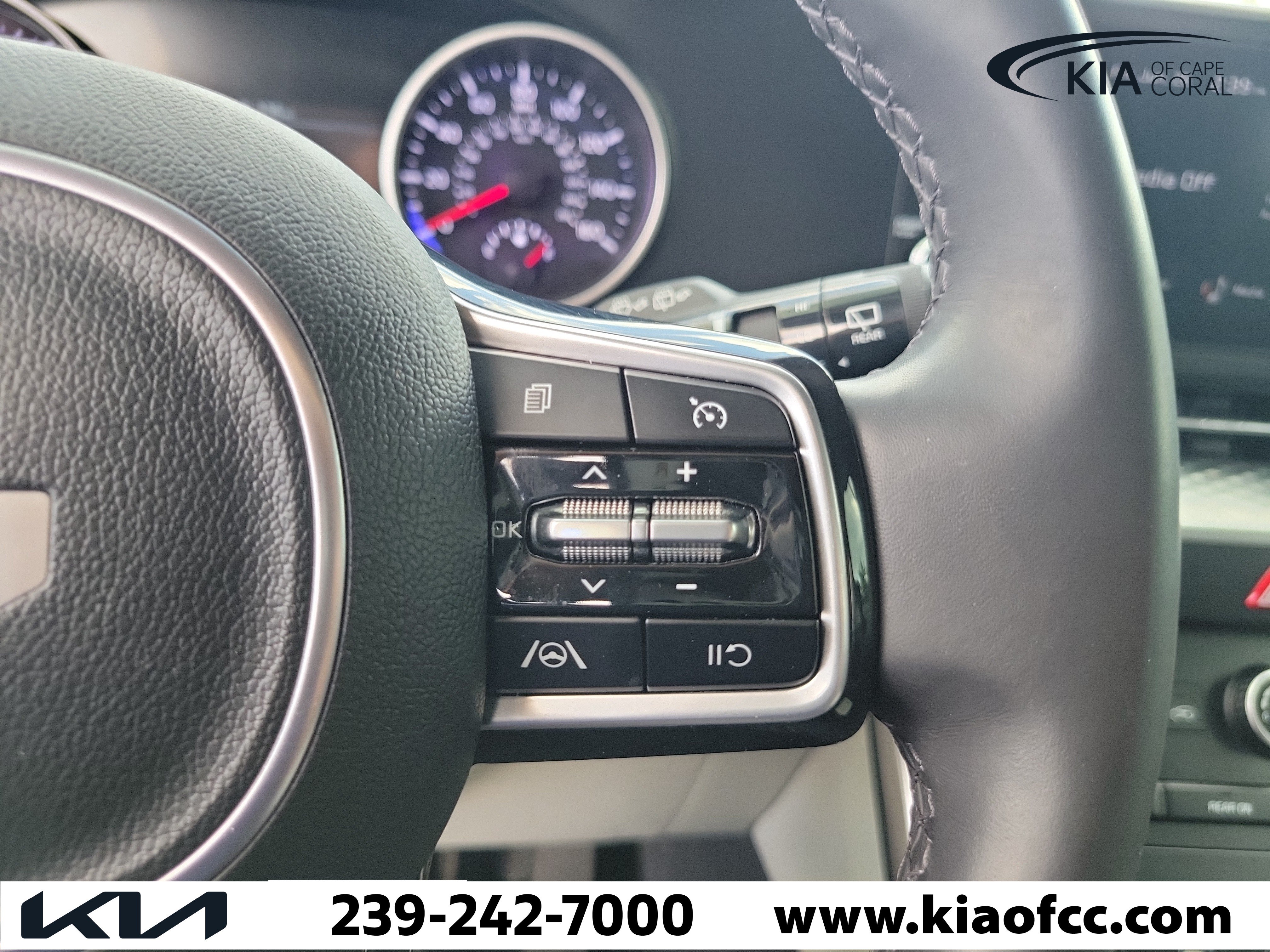 Certified 2023 Kia Carnival LX FWD image 26