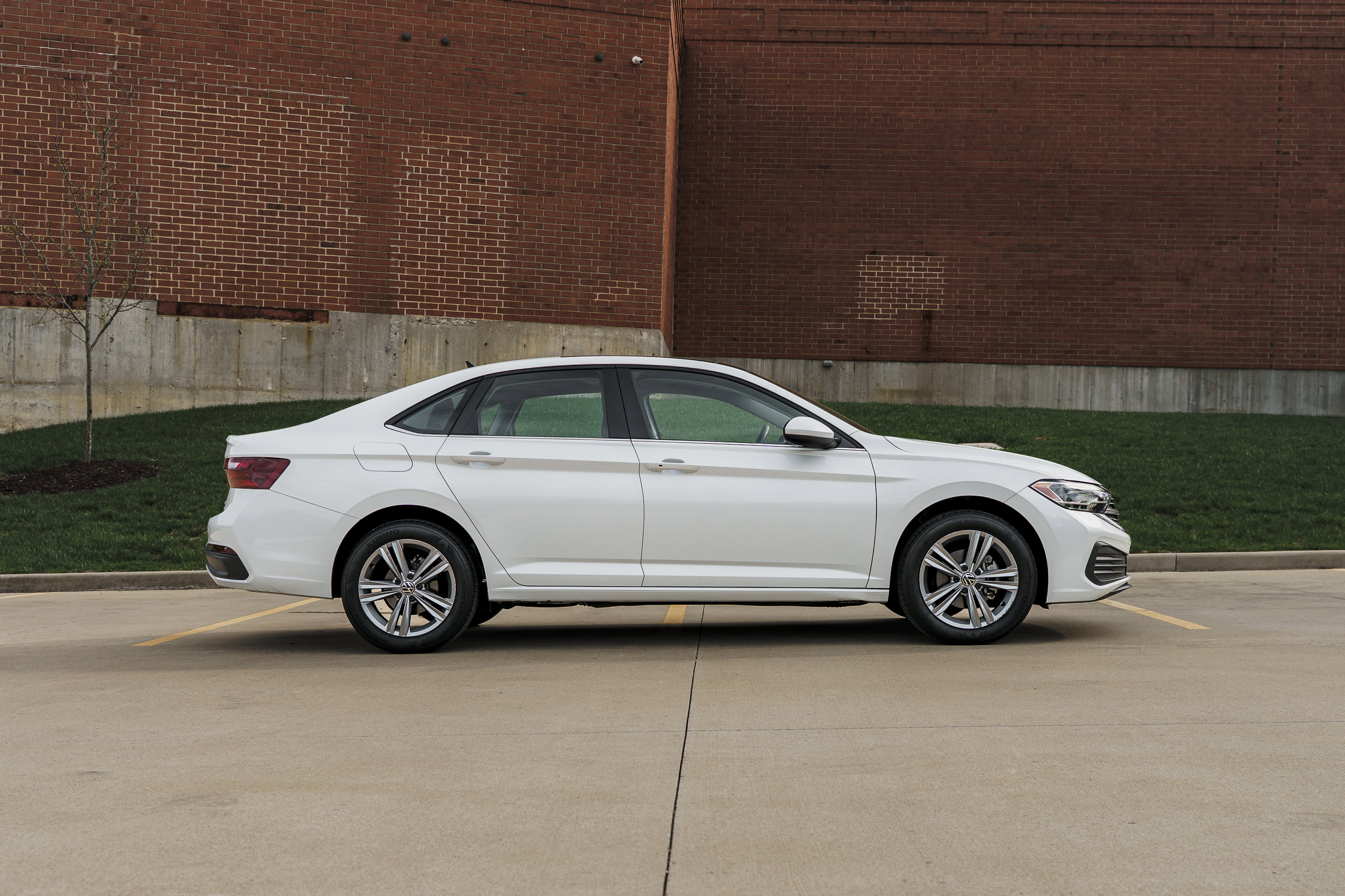 Used 2023 Volkswagen Jetta SE image 3