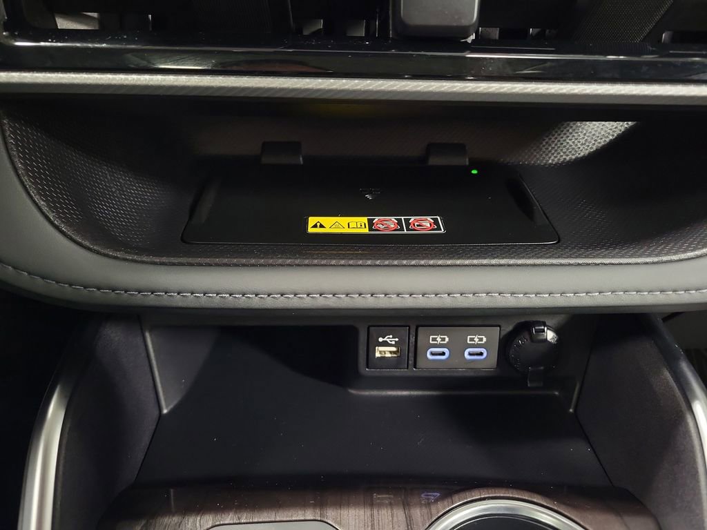 Used 2025 Toyota Highlander Platinum image 18