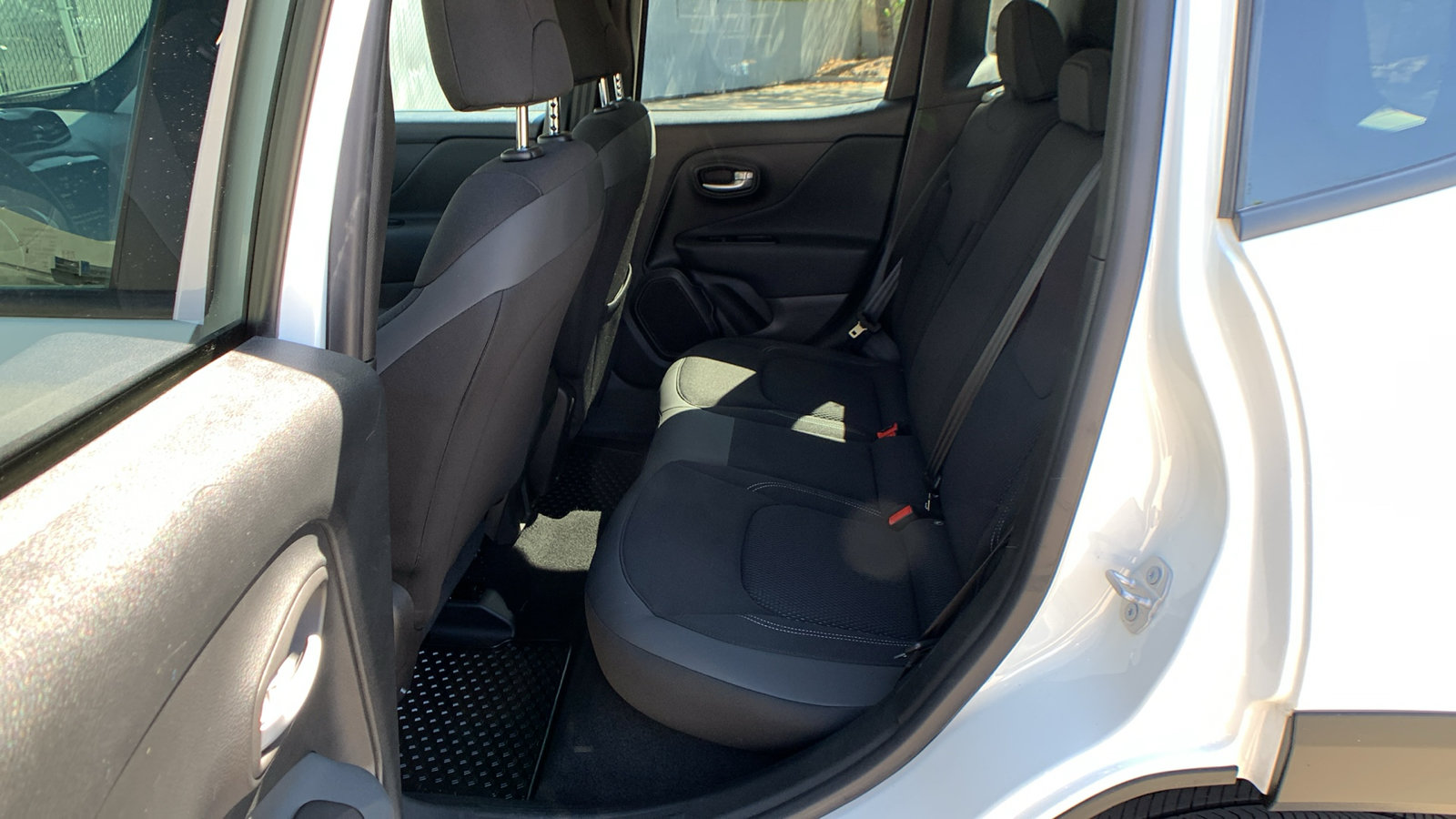 Used 2023 Jeep Renegade Latitude w/ Premium Group AWD/4WD image 19