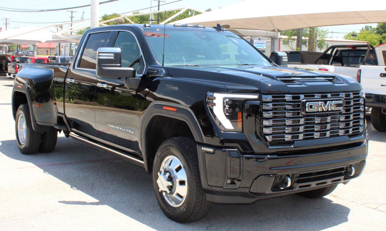 Used 2026 GMC Sierra 3500 Denali Ultimate AWD/4WD image 2