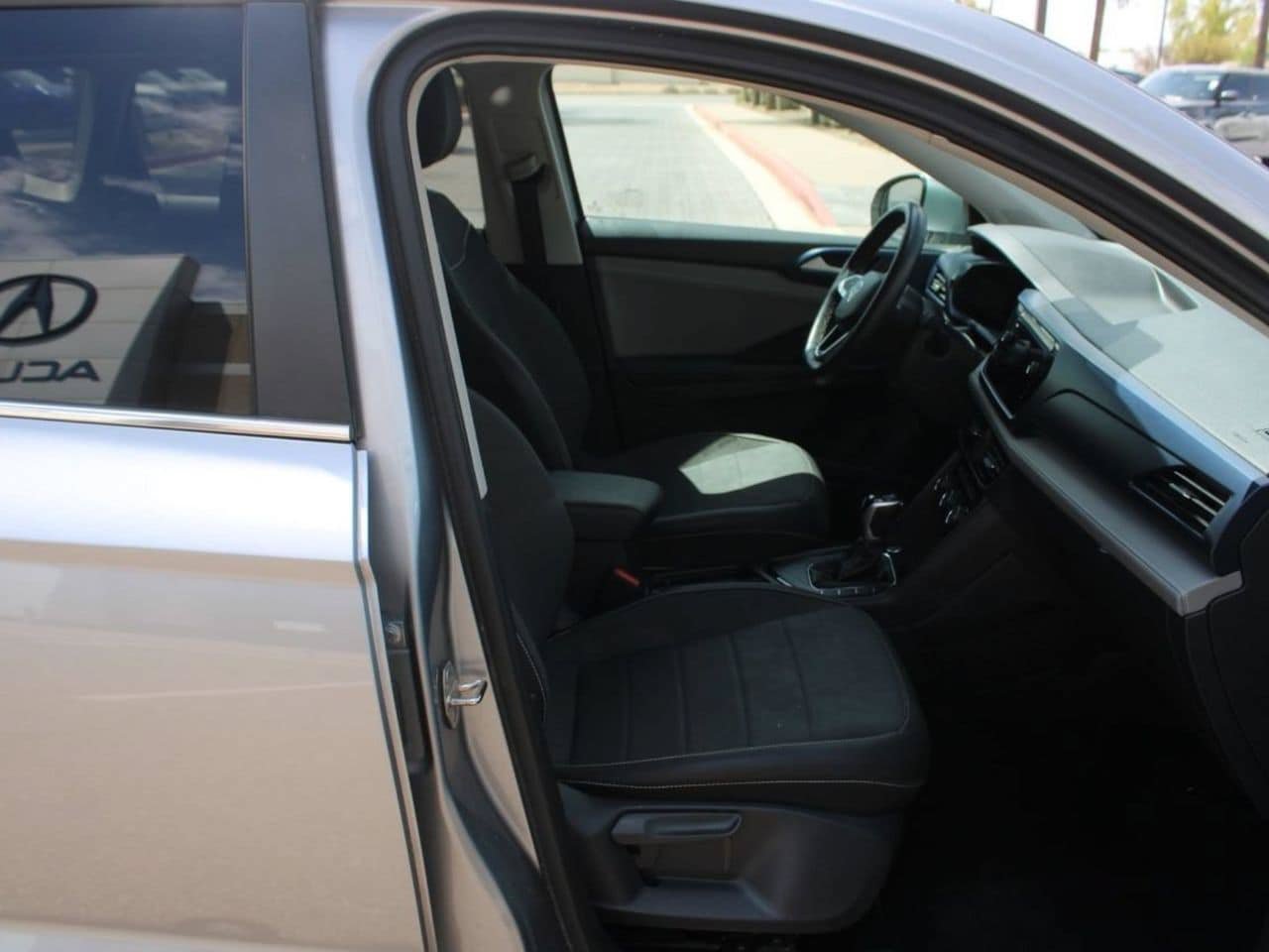 Used 2024 Volkswagen Taos SE FWD image 17