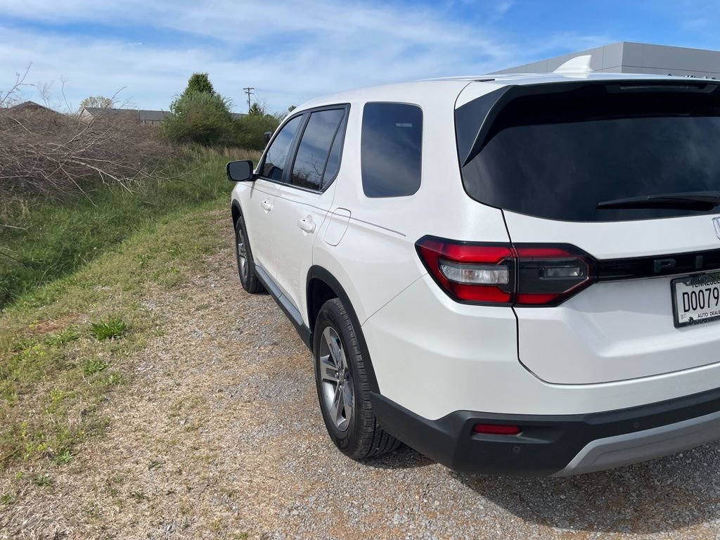 Used 2025 Honda Pilot EX-L image 5