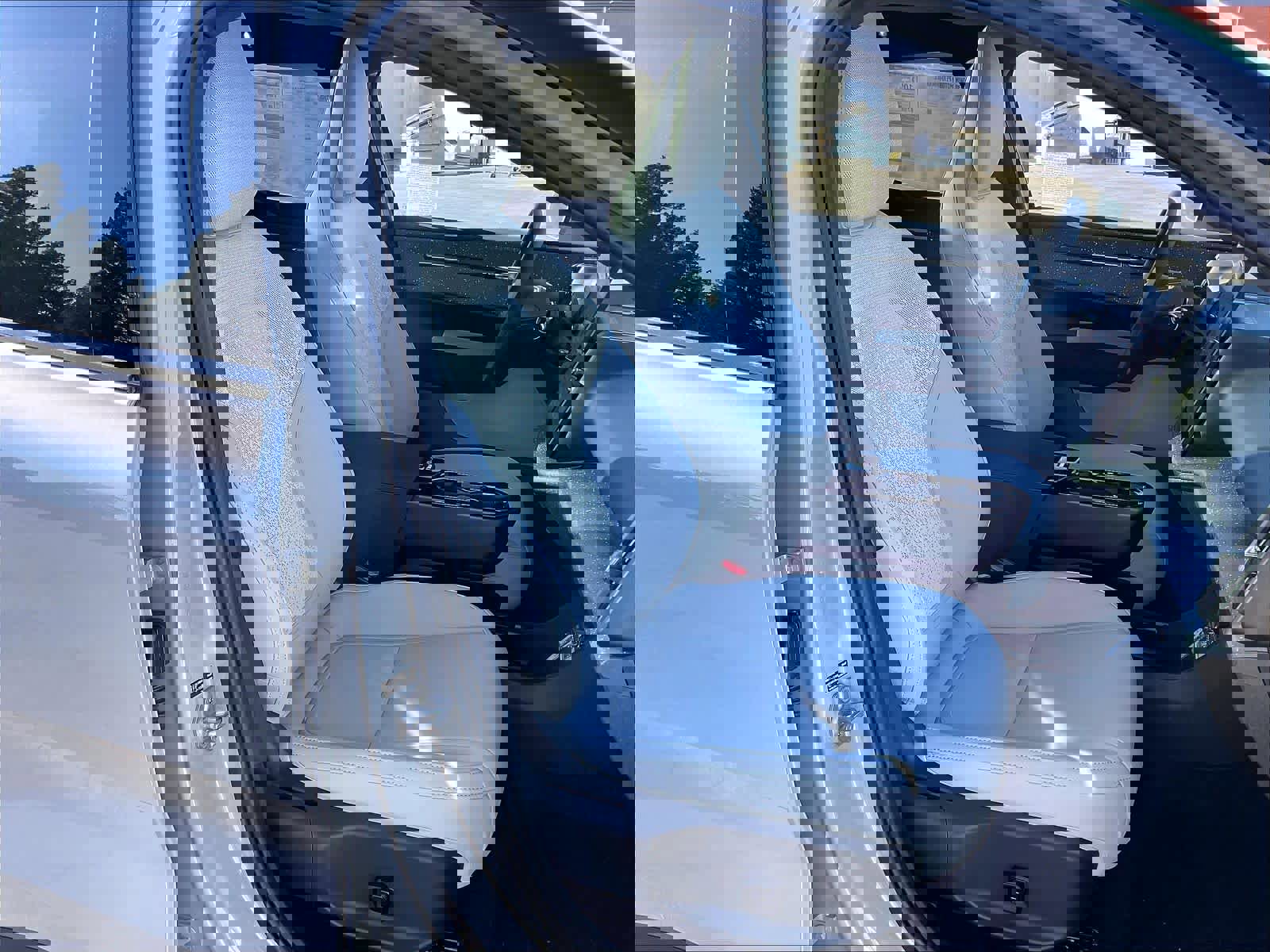 New 2025 Volvo EX30 Ultra w/ Protection Package Premier image 31