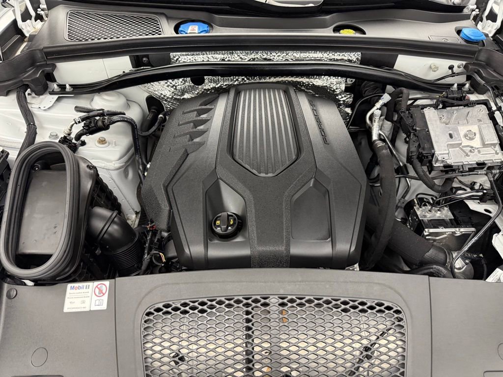 Used 2024 Porsche Macan image 39