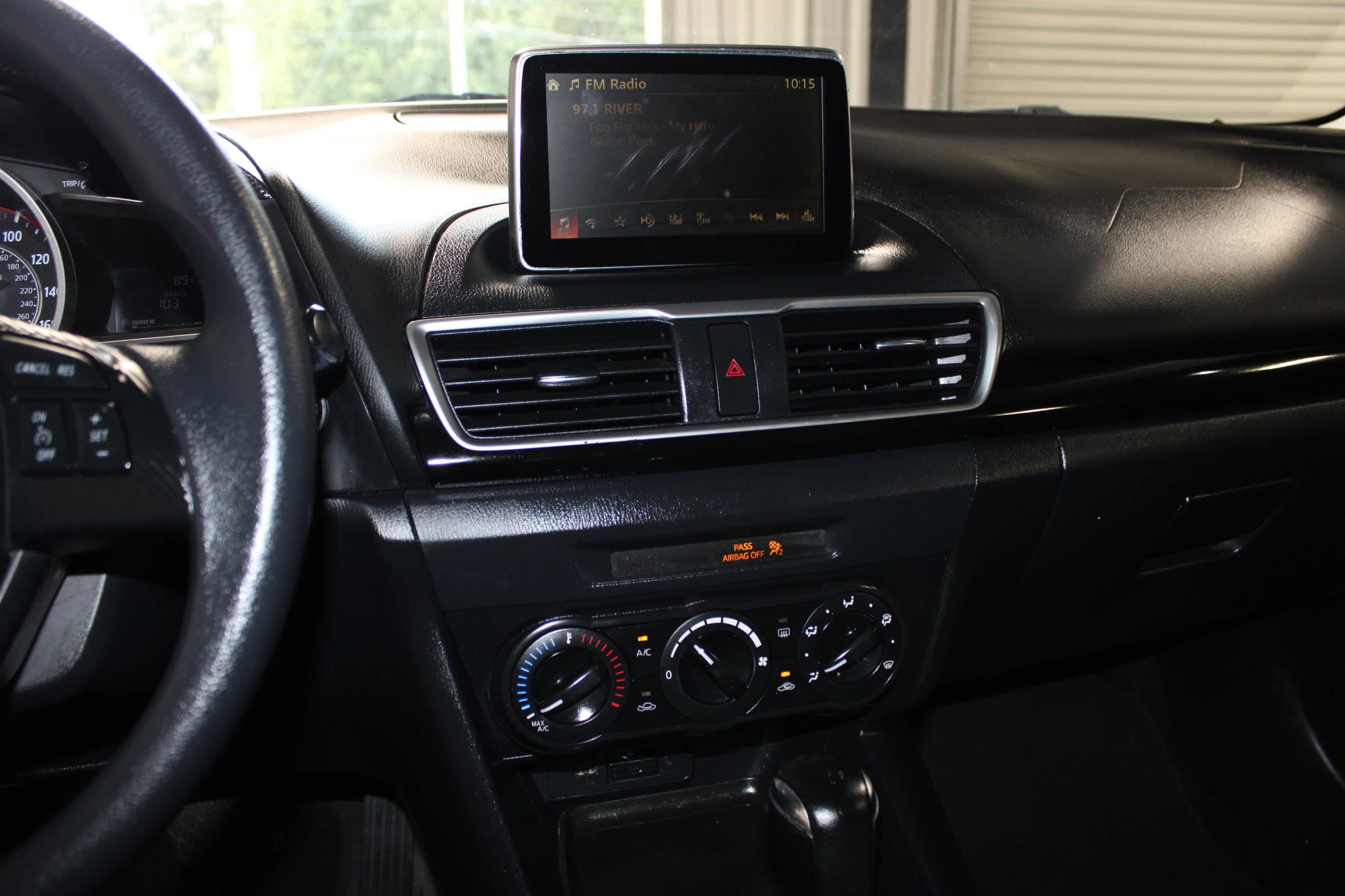 Used 2015 MAZDA MAZDA3 i Sport FWD image 16