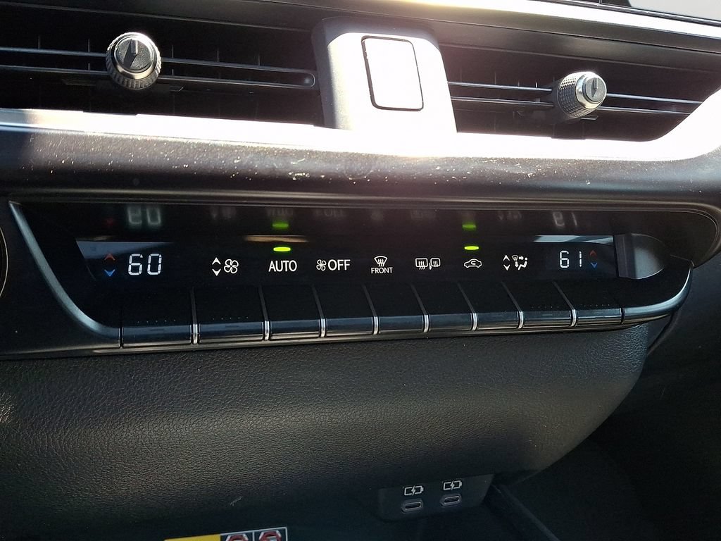 Used 2024 Lexus UX 250h AWD w/ Premium Package image 17