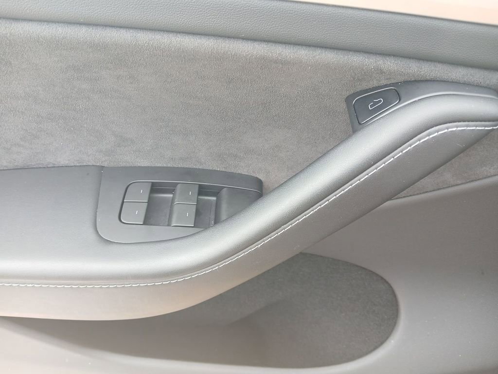 Used 2023 Tesla Model Y Long Range image 21