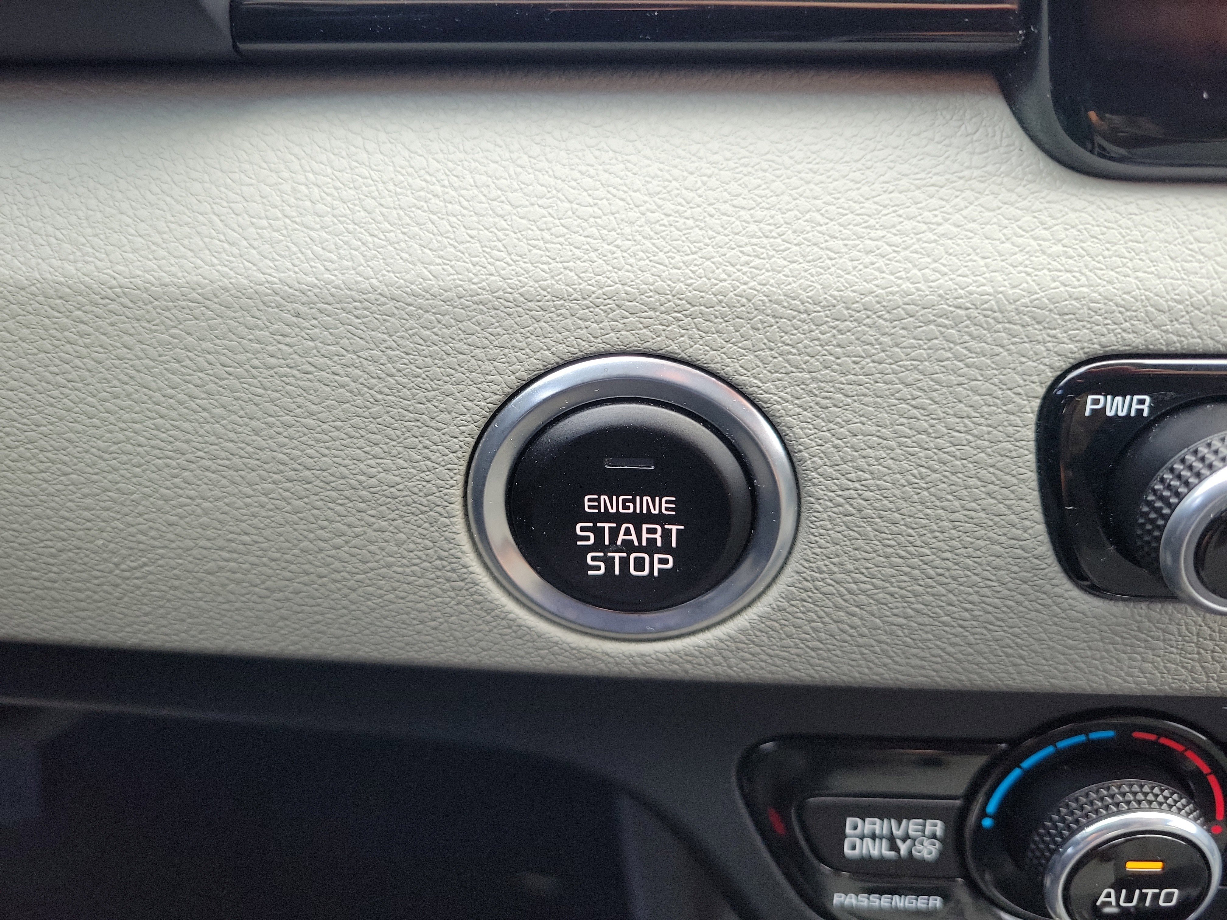 Used 2017 Kia Niro Touring image 32