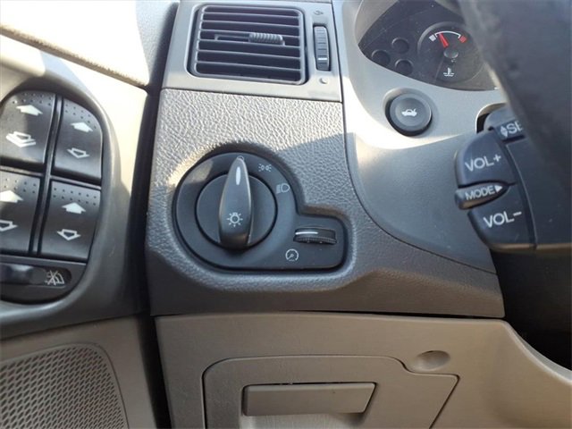 Used 2005 Ford Focus ZX4 Sedan image 14