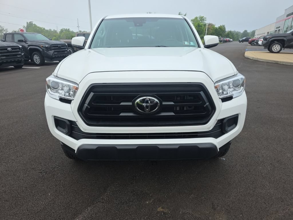 Used 2022 Toyota Tacoma SR AWD/4WD image 2