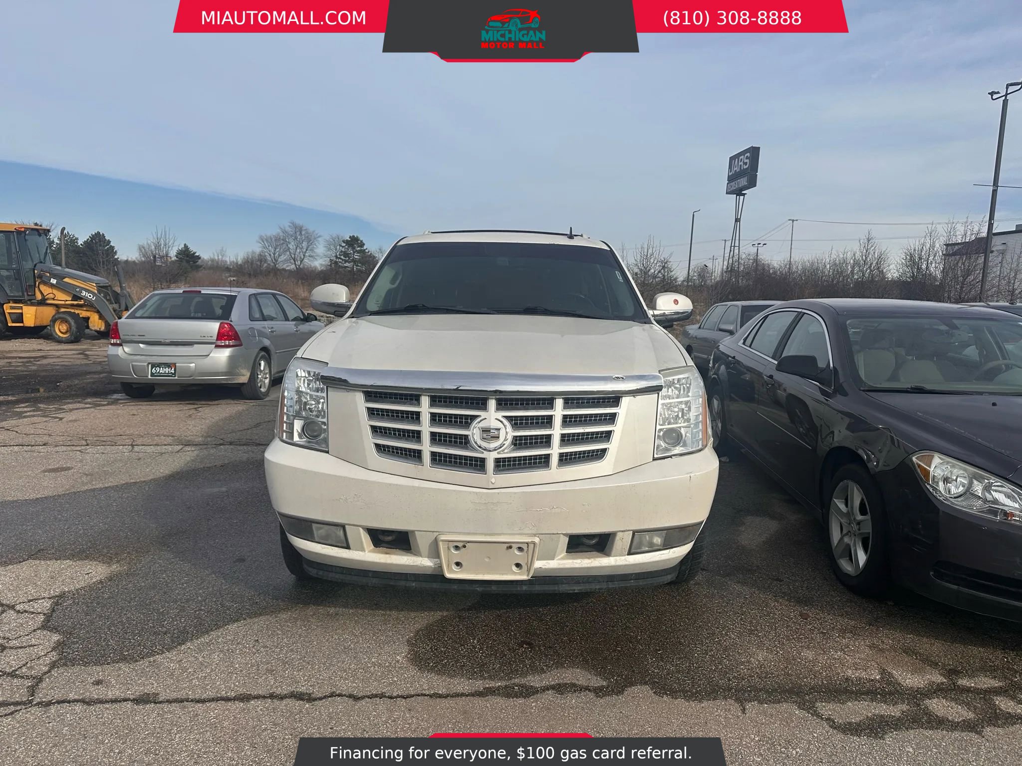 Used 2010 Cadillac Escalade Luxury image 2