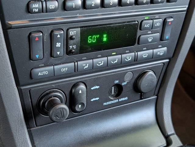 Used 2002 Ford Thunderbird Base image 20