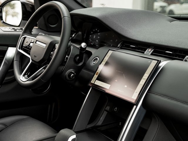Used 2024 Land Rover Discovery Sport Dynamic SE image 30