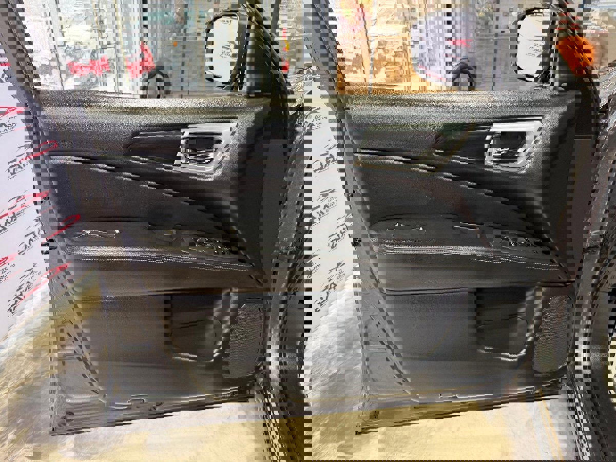 Used 2019 Nissan Pathfinder SV image 26